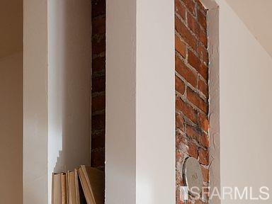 Detail Gallery Image 7 of 32 For 1029 Willow St, Oakland,  CA 94607 - 2 Beds | 1/1 Baths