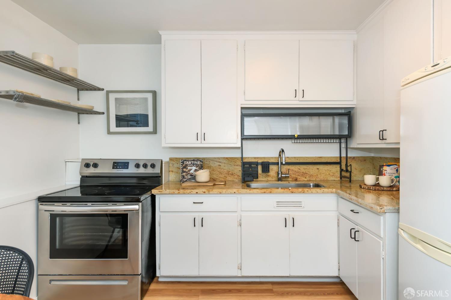 Detail Gallery Image 6 of 21 For 1325 Church St a,  San Francisco,  CA 94114 - 0 Beds | 1 Baths