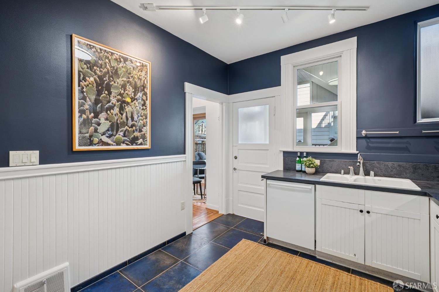 Detail Gallery Image 18 of 66 For 98 Caselli Ave, San Francisco,  CA 94114 - 3 Beds | 1/1 Baths