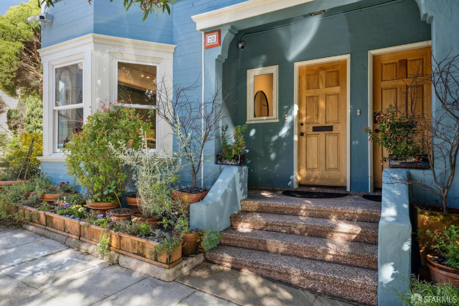 Detail Gallery Image 4 of 66 For 98 Caselli Ave, San Francisco,  CA 94114 - 3 Beds | 1/1 Baths