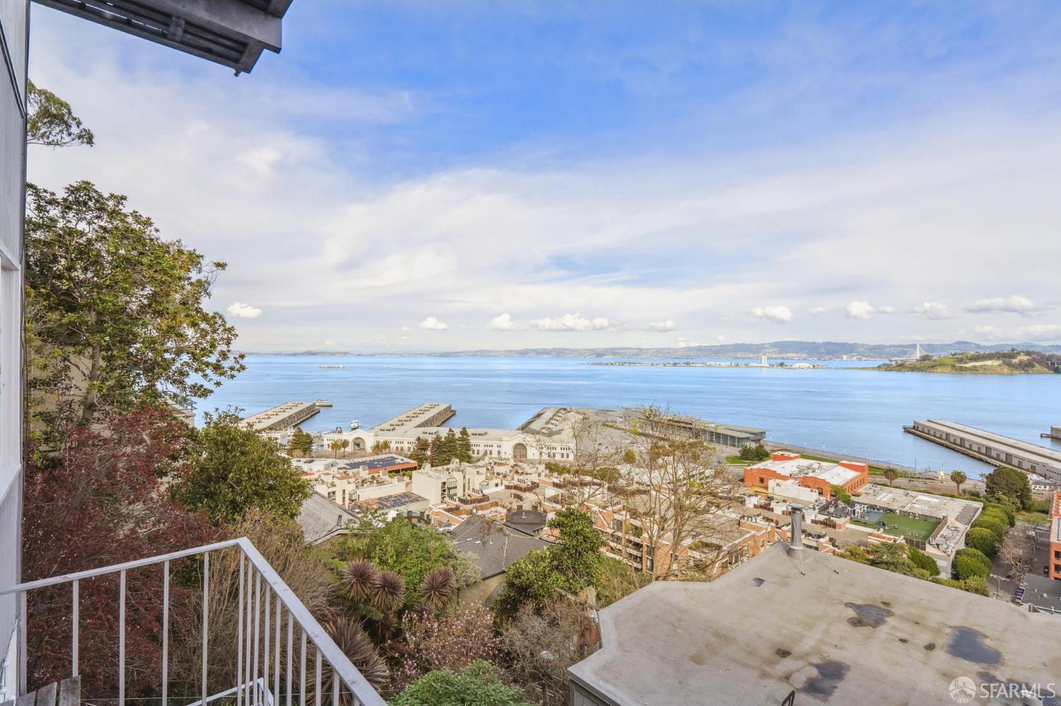 Detail Gallery Image 11 of 47 For 333 Greenwich St #3,  San Francisco,  CA 94133 - 2 Beds | 2 Baths