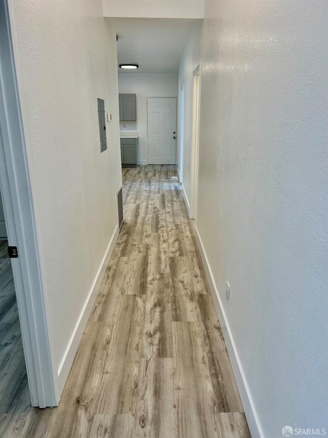 Detail Gallery Image 5 of 14 For 874 21st St, Oakland,  CA 94607 - 3 Beds | 1 Baths