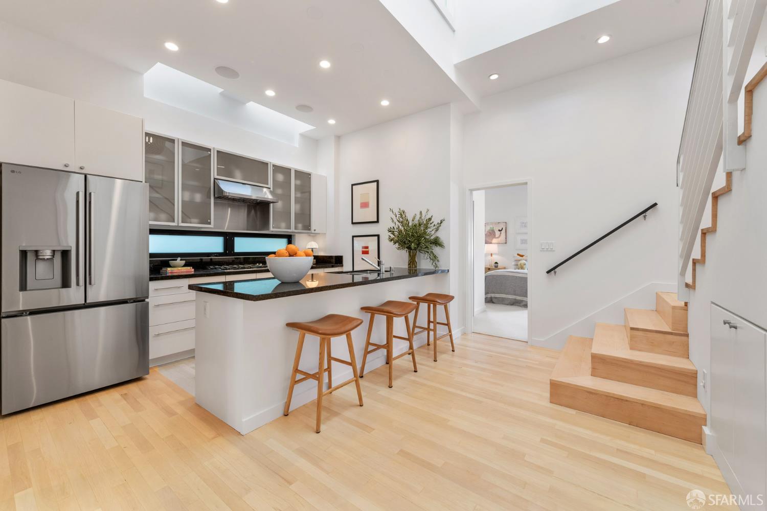 Detail Gallery Image 11 of 41 For 70 Valley St, San Francisco,  CA 94110 - 3 Beds | 2/1 Baths