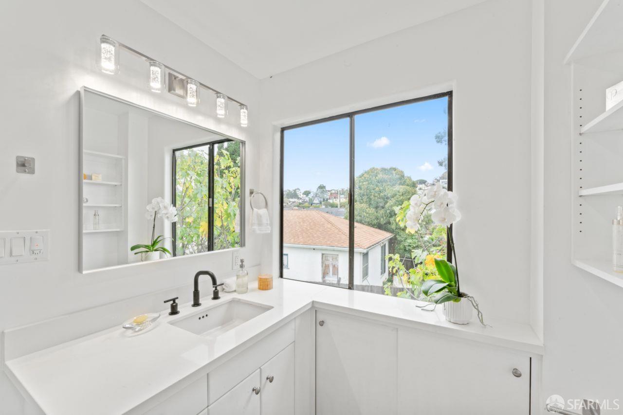 Detail Gallery Image 9 of 32 For 339 Monterey St, Brisbane,  CA 94005 - 2 Beds | 2/1 Baths