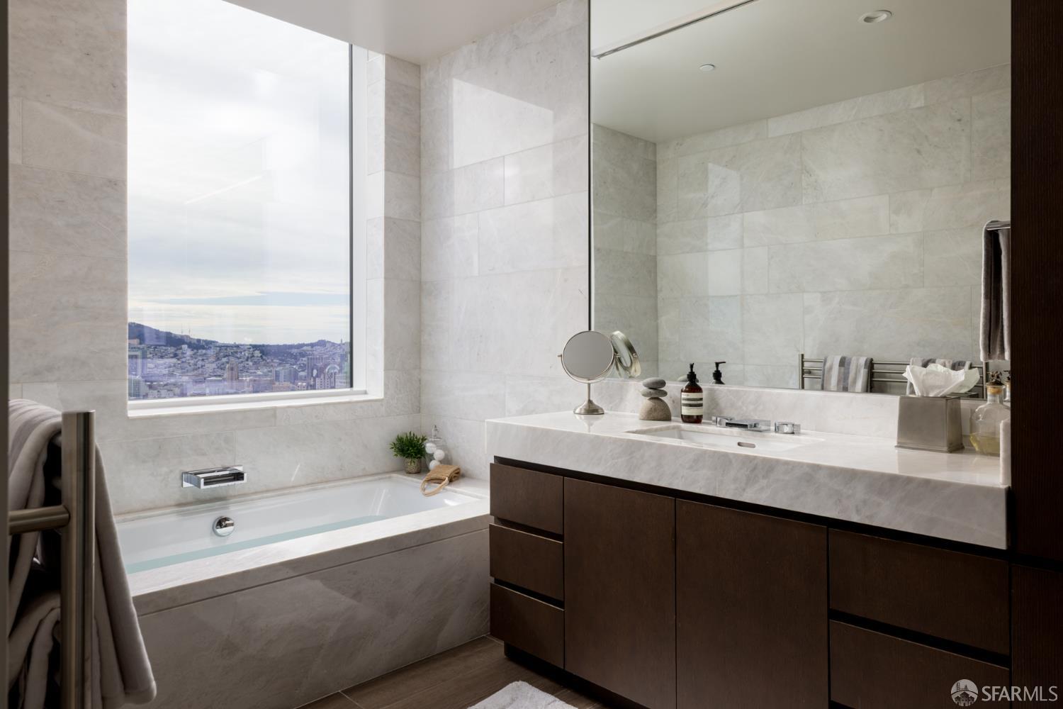 Detail Gallery Image 25 of 44 For 488 Folsom St #5301,  San Francisco,  CA 94105 - 3 Beds | 5/1 Baths