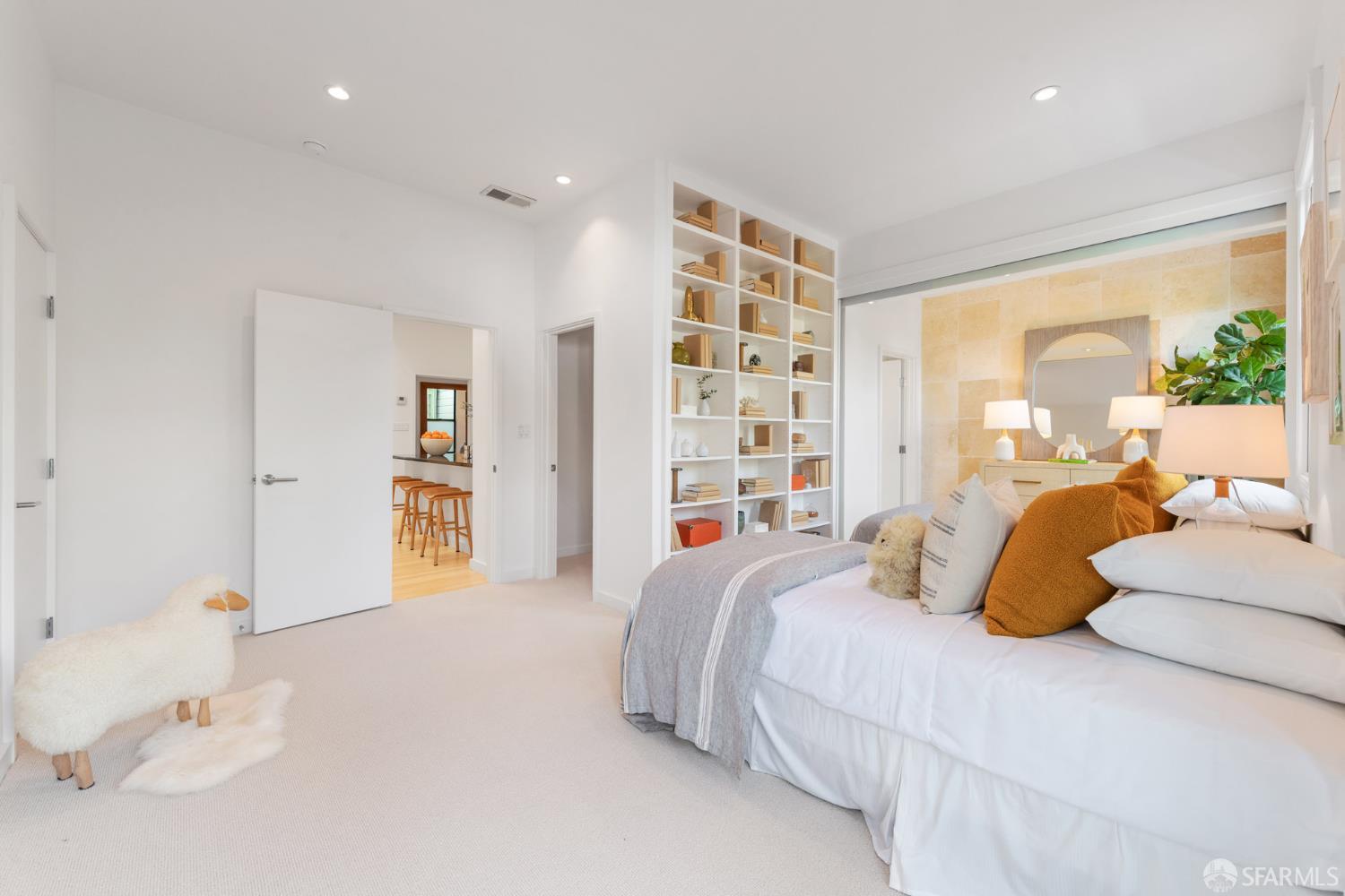 Detail Gallery Image 16 of 41 For 70 Valley St, San Francisco,  CA 94110 - 3 Beds | 2/1 Baths