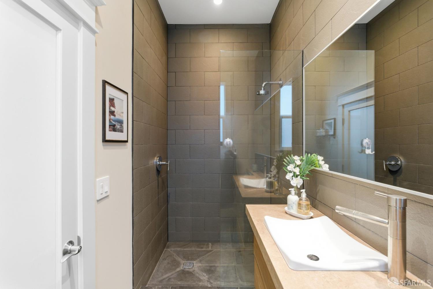 Detail Gallery Image 26 of 41 For 471 South Van Ness Ave, San Francisco,  CA 94103 - 4 Beds | 3 Baths