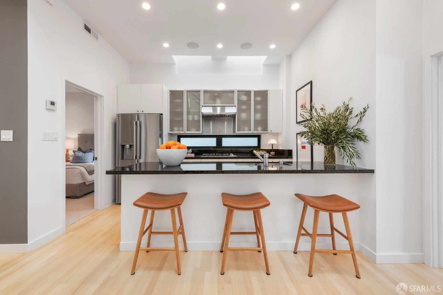 Detail Gallery Image 12 of 41 For 70 Valley St, San Francisco,  CA 94110 - 3 Beds | 2/1 Baths