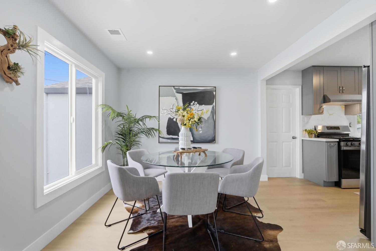 Detail Gallery Image 4 of 35 For 13 Elkwood Dr, South San Francisco,  CA 94080 - 3 Beds | 1 Baths