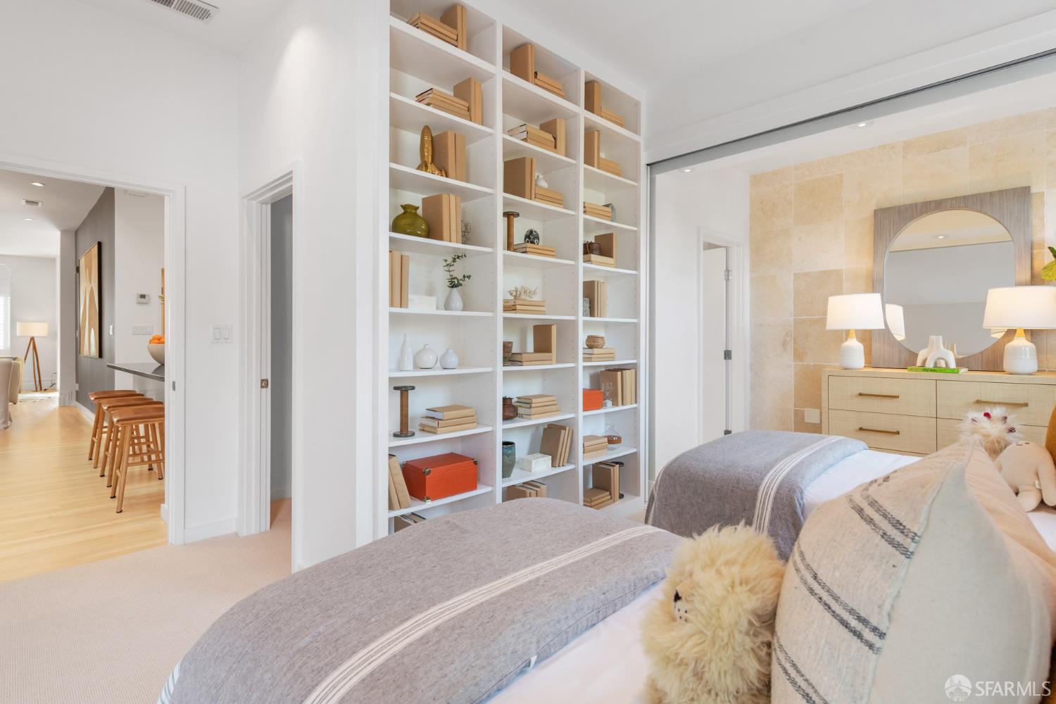 Detail Gallery Image 22 of 41 For 70 Valley St, San Francisco,  CA 94110 - 3 Beds | 2/1 Baths