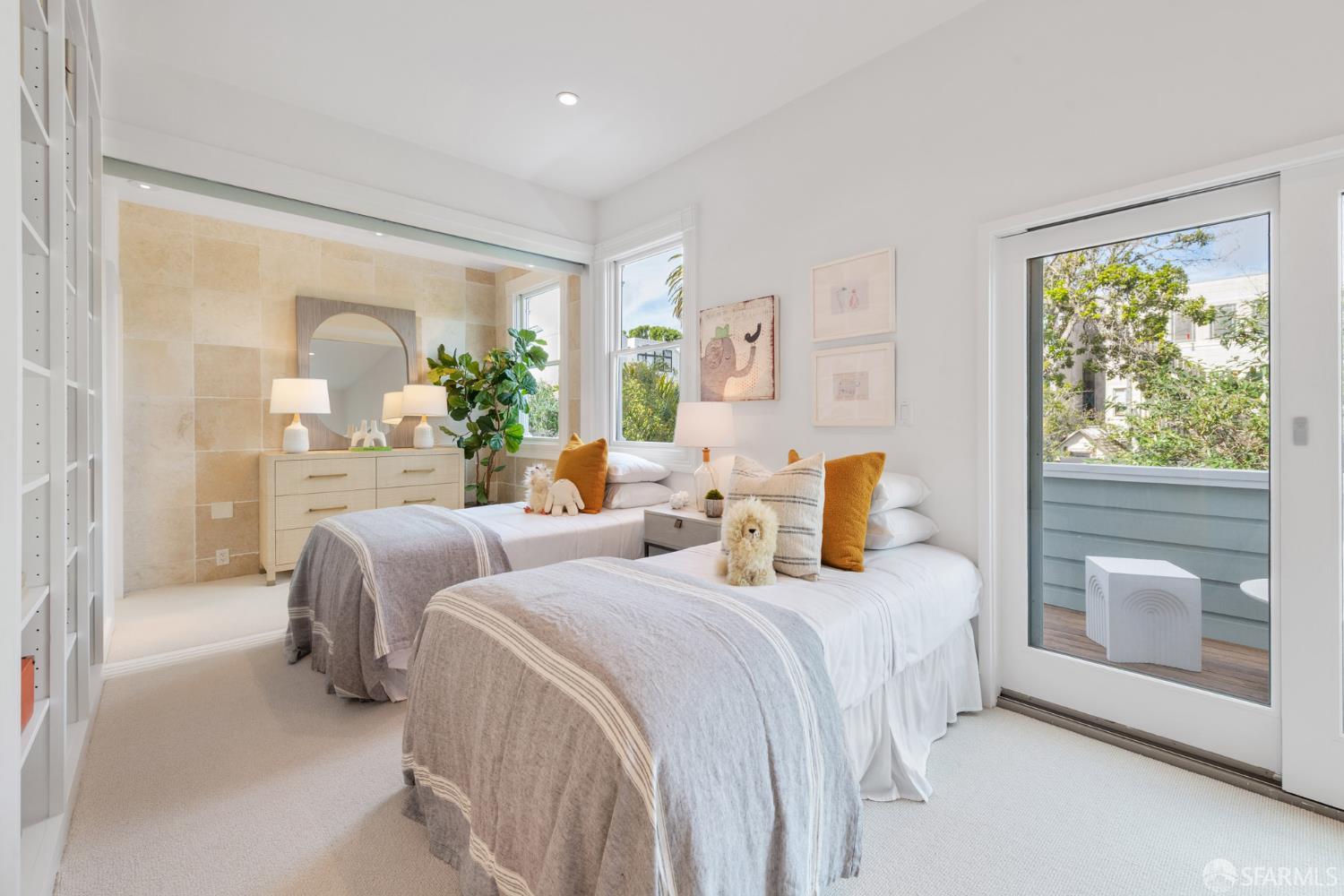 Detail Gallery Image 17 of 41 For 70 Valley St, San Francisco,  CA 94110 - 3 Beds | 2/1 Baths