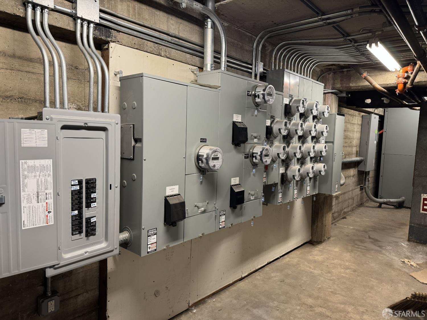 Detail Gallery Image 4 of 39 For 2360 Mission St, San Francisco,  CA 94110 - – Beds | – Baths