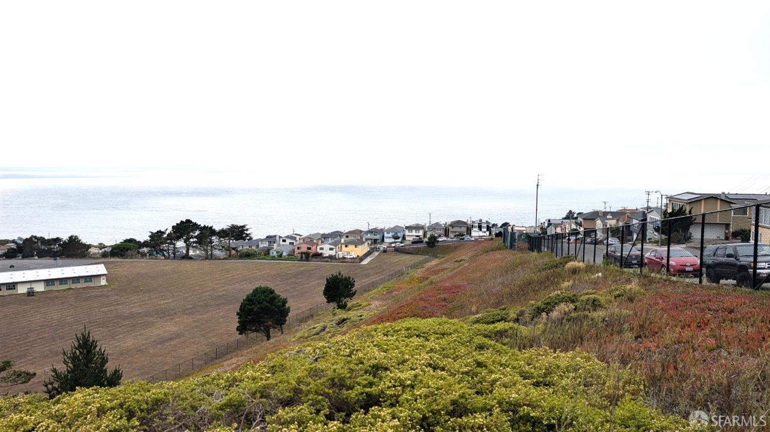 Detail Gallery Image 2 of 7 For 1101 Skyline Dr, Daly City,  CA 94015 - 3 Beds | 2 Baths