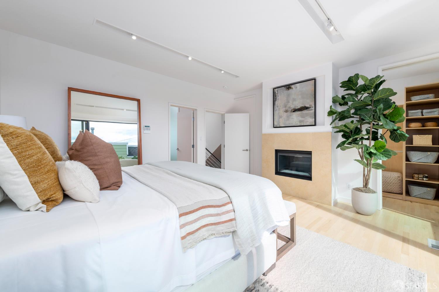 Detail Gallery Image 35 of 41 For 70 Valley St, San Francisco,  CA 94110 - 3 Beds | 2/1 Baths