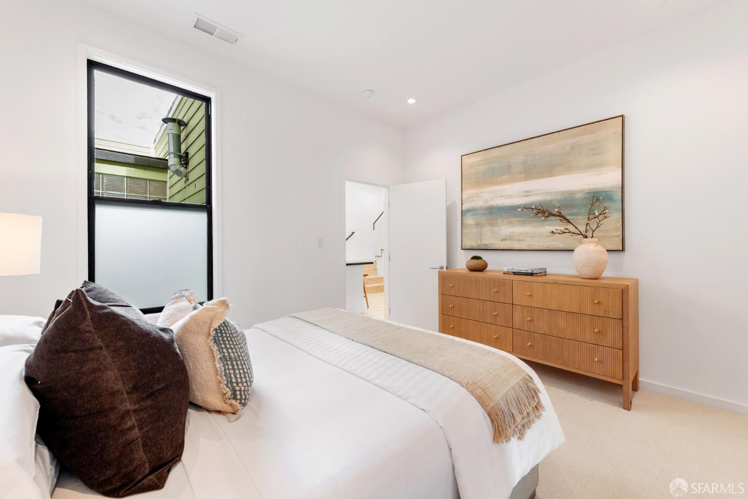 Detail Gallery Image 25 of 41 For 70 Valley St, San Francisco,  CA 94110 - 3 Beds | 2/1 Baths