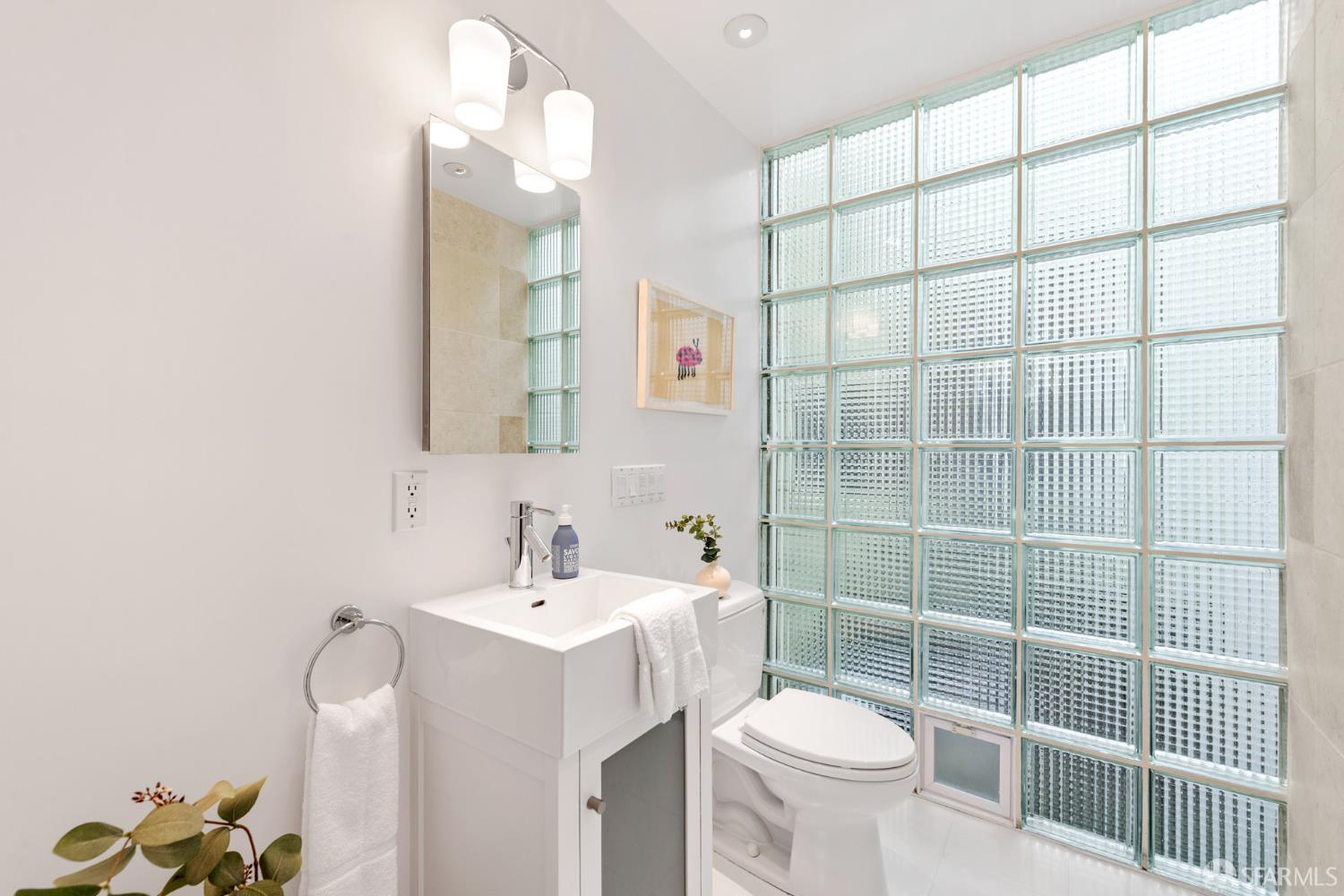 Detail Gallery Image 21 of 41 For 70 Valley St, San Francisco,  CA 94110 - 3 Beds | 2/1 Baths