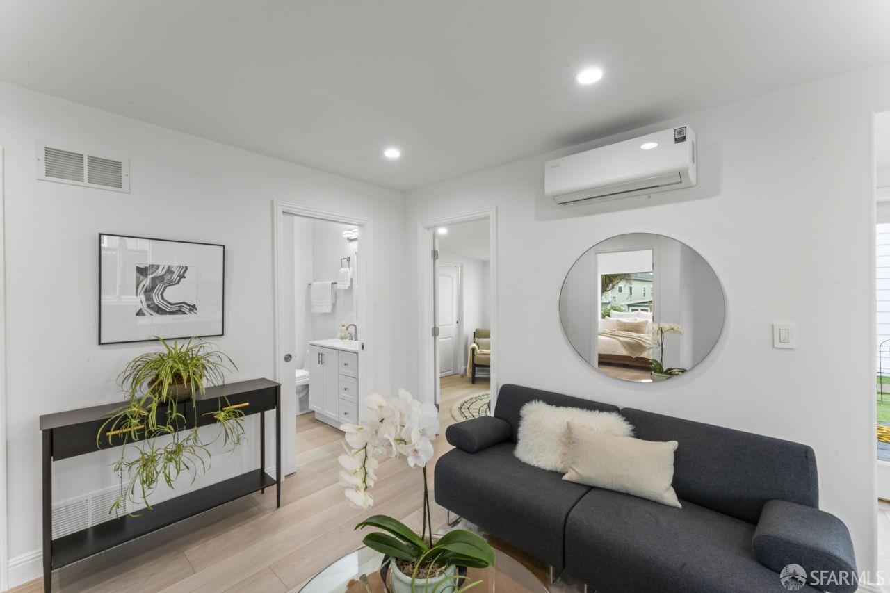 Detail Gallery Image 4 of 22 For 335 Monterey St, Brisbane,  CA 94005 - 2 Beds | 1 Baths