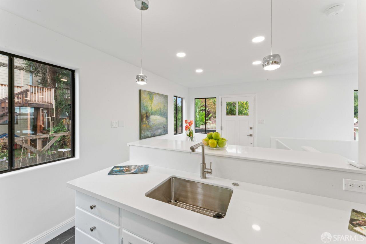 Detail Gallery Image 7 of 32 For 339 Monterey St, Brisbane,  CA 94005 - 2 Beds | 2/1 Baths
