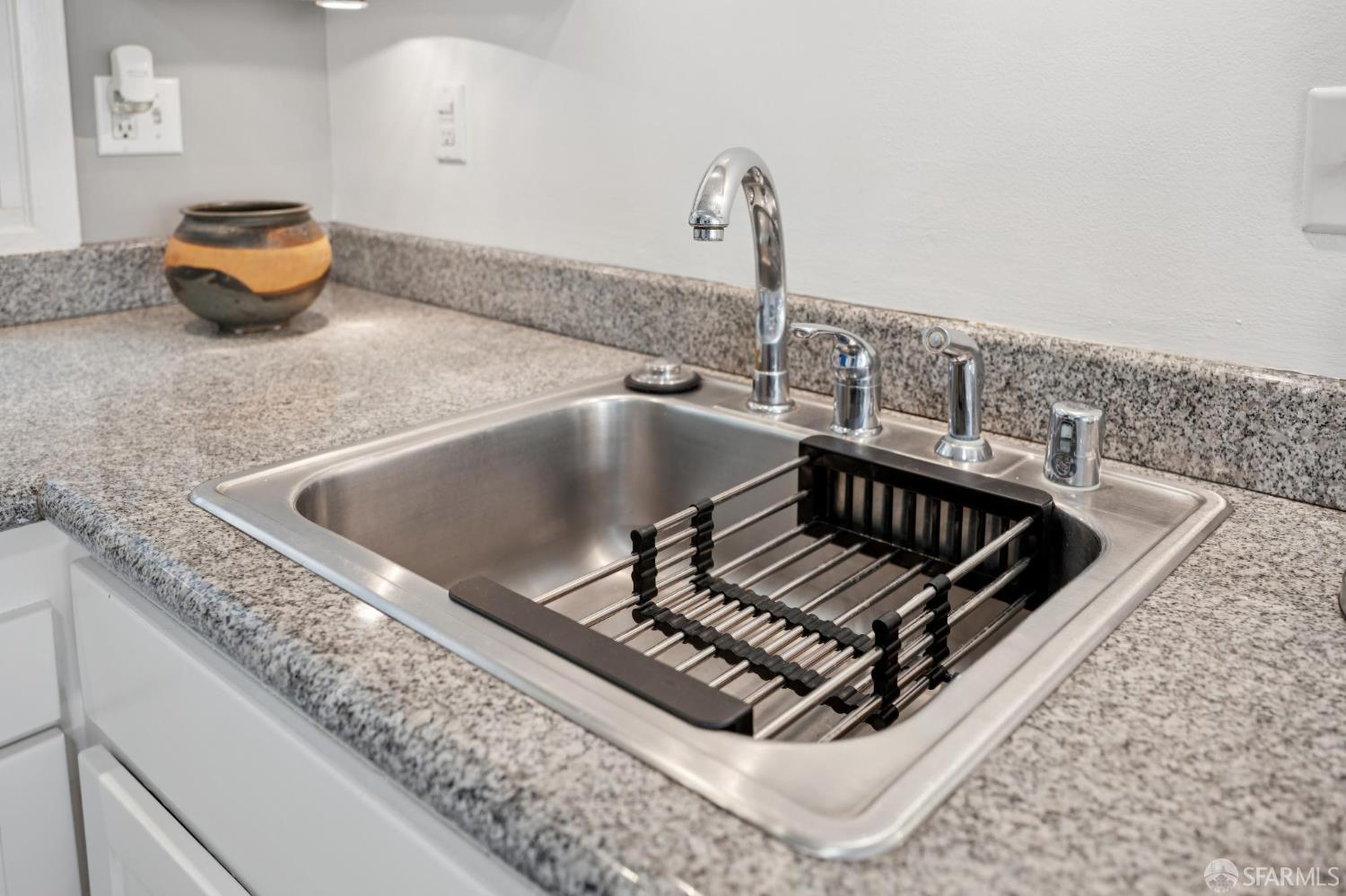 Detail Gallery Image 24 of 64 For 136 Clifford Ter, San Francisco,  CA 94117 - 3 Beds | 2 Baths