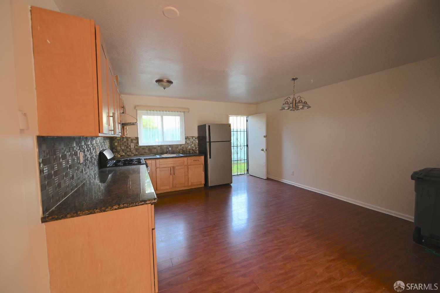 Detail Gallery Image 5 of 10 For 2241 9th St, Berkeley,  CA 94710 - – Beds | – Baths