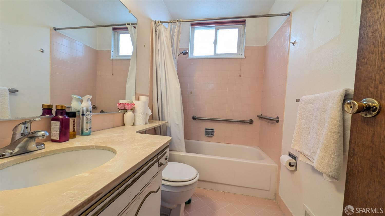 Detail Gallery Image 5 of 7 For 1101 Skyline Dr, Daly City,  CA 94015 - 3 Beds | 2 Baths