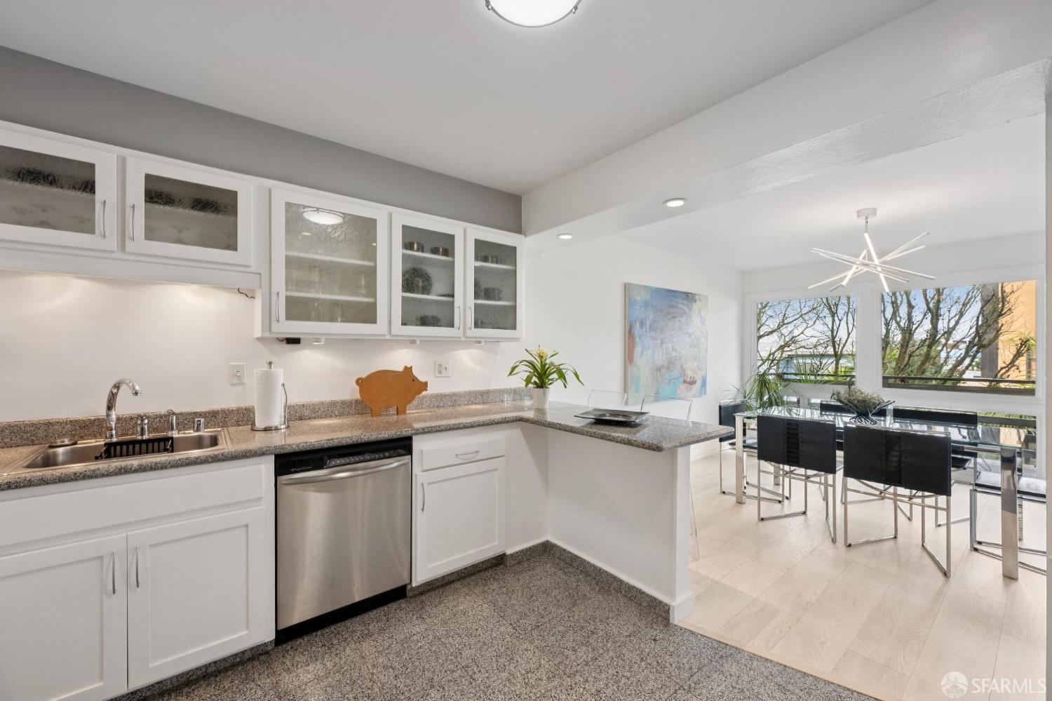 Detail Gallery Image 22 of 64 For 136 Clifford Ter, San Francisco,  CA 94117 - 3 Beds | 2 Baths