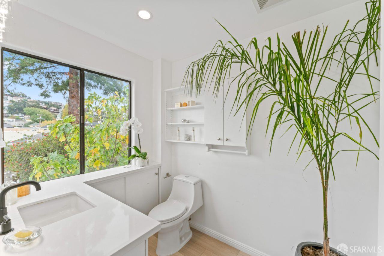Detail Gallery Image 8 of 32 For 339 Monterey St, Brisbane,  CA 94005 - 2 Beds | 2/1 Baths