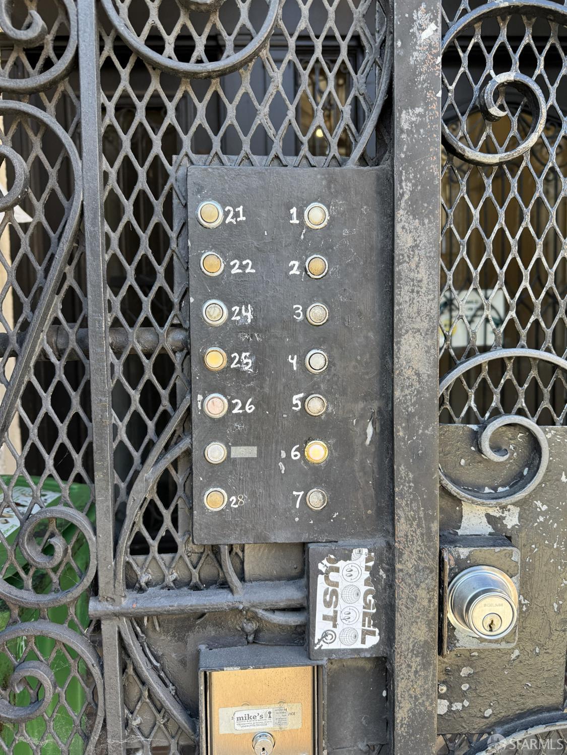 Detail Gallery Image 3 of 39 For 2360 Mission St, San Francisco,  CA 94110 - – Beds | – Baths