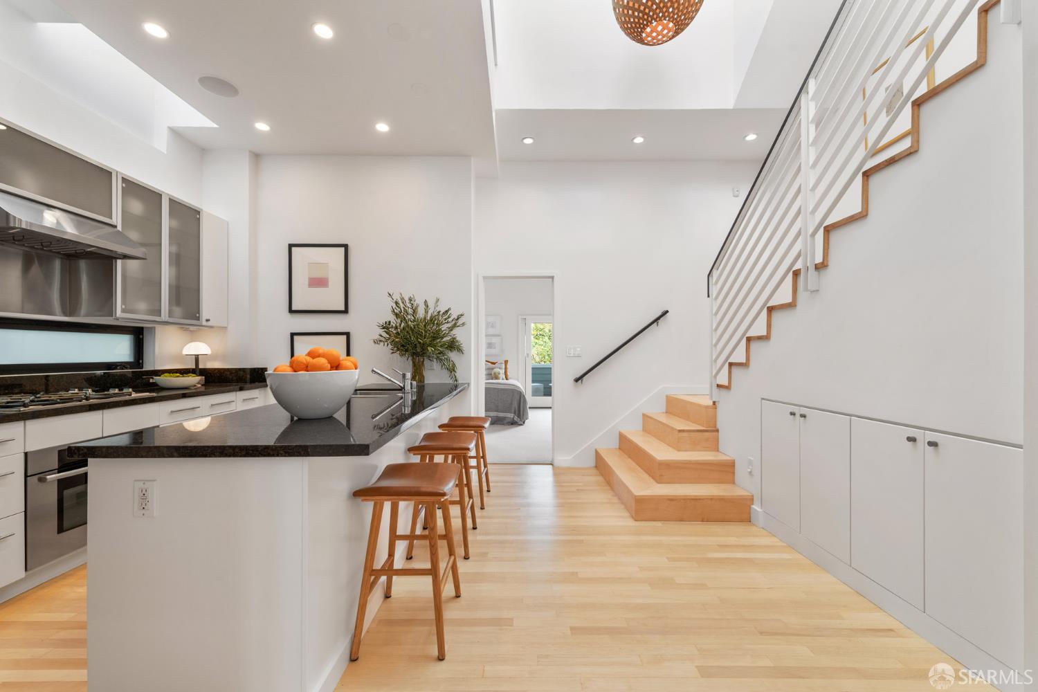 Detail Gallery Image 13 of 41 For 70 Valley St, San Francisco,  CA 94110 - 3 Beds | 2/1 Baths