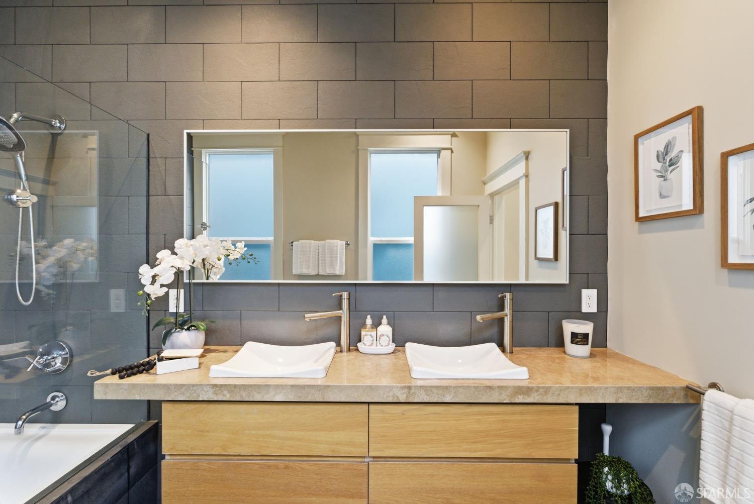 Detail Gallery Image 19 of 41 For 471 South Van Ness Ave, San Francisco,  CA 94103 - 4 Beds | 3 Baths