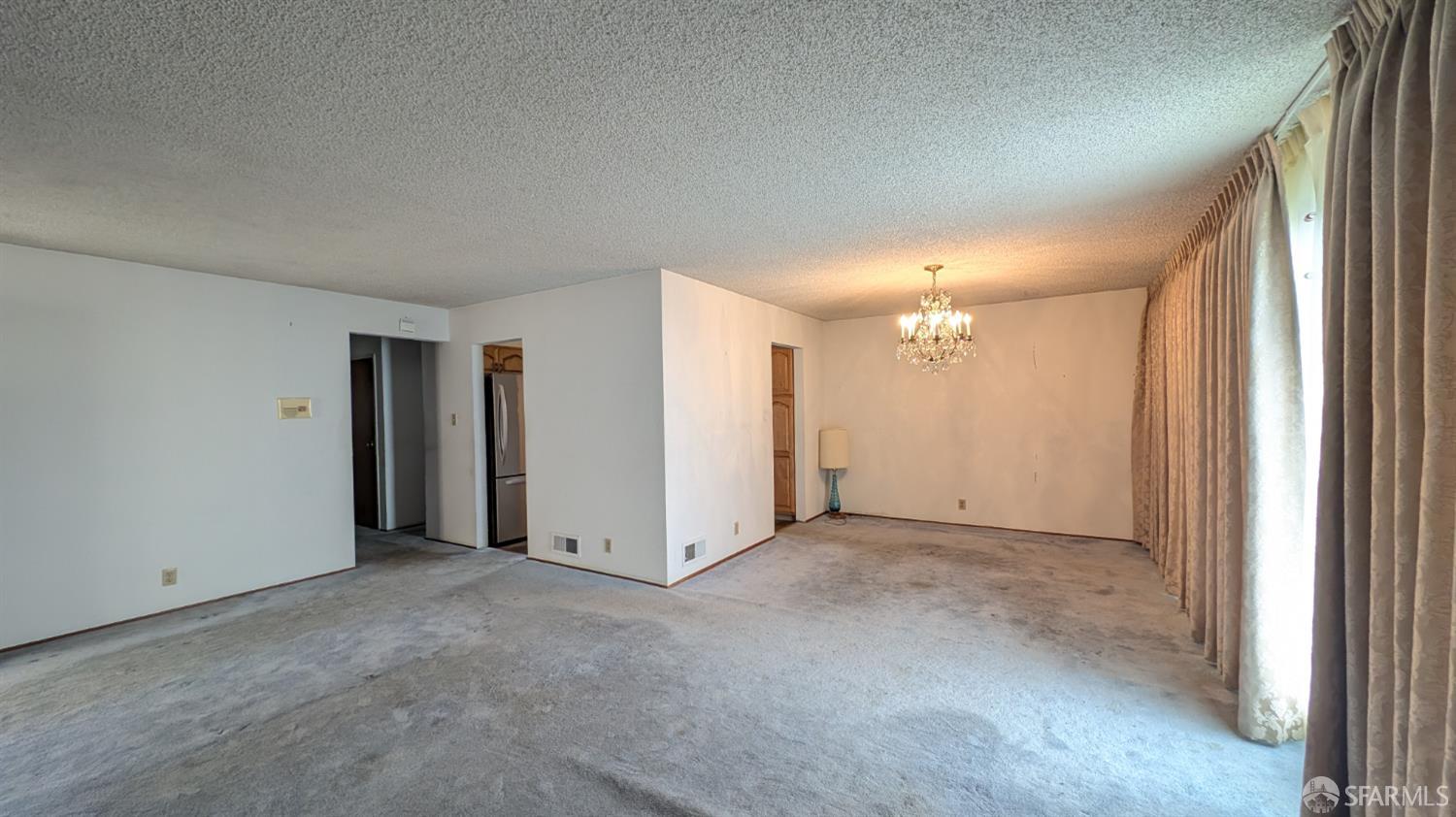 Detail Gallery Image 4 of 7 For 1101 Skyline Dr, Daly City,  CA 94015 - 3 Beds | 2 Baths