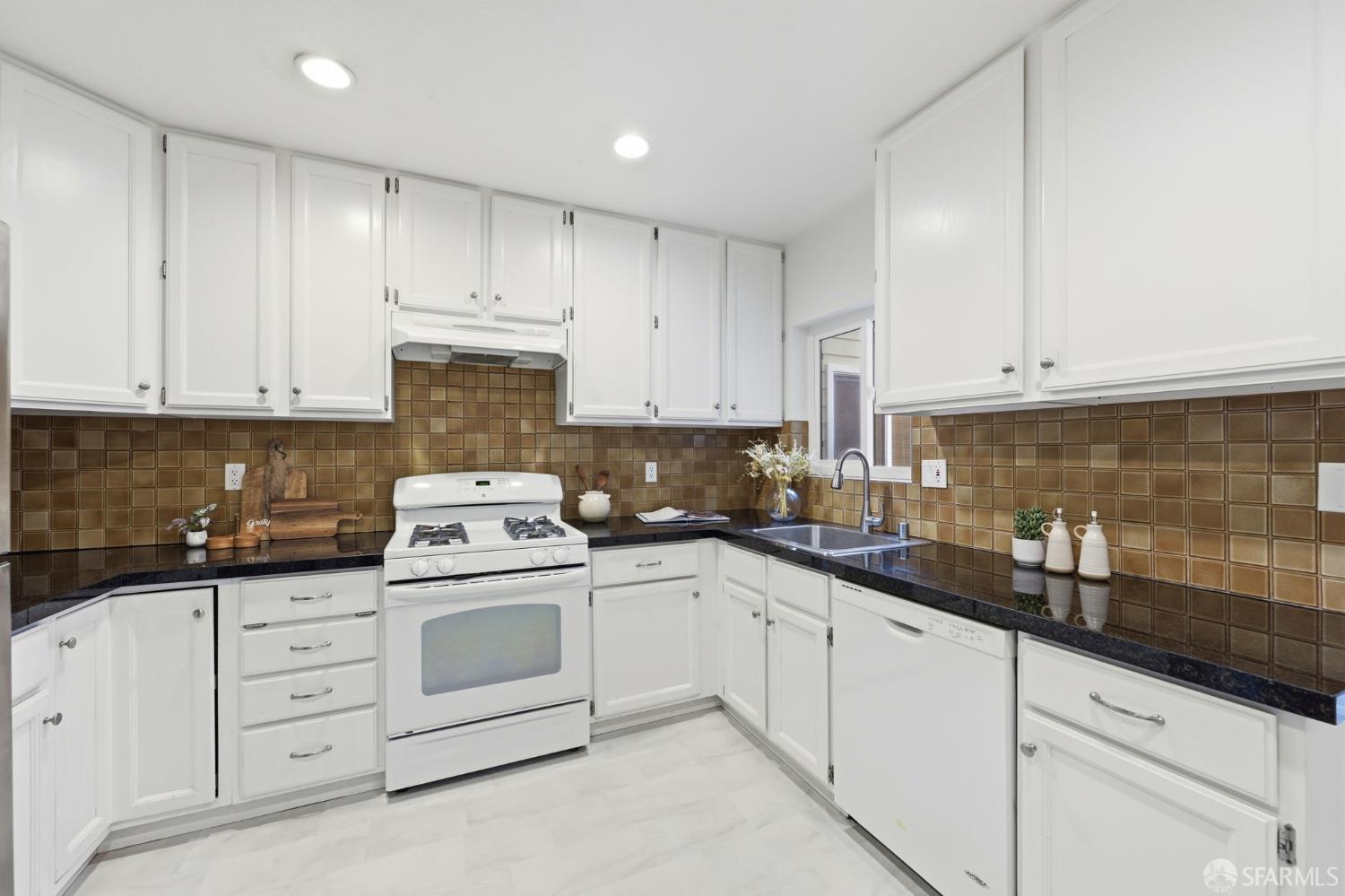 Detail Gallery Image 14 of 58 For 531 23rd Ave, San Francisco,  CA 94121 - – Beds | – Baths