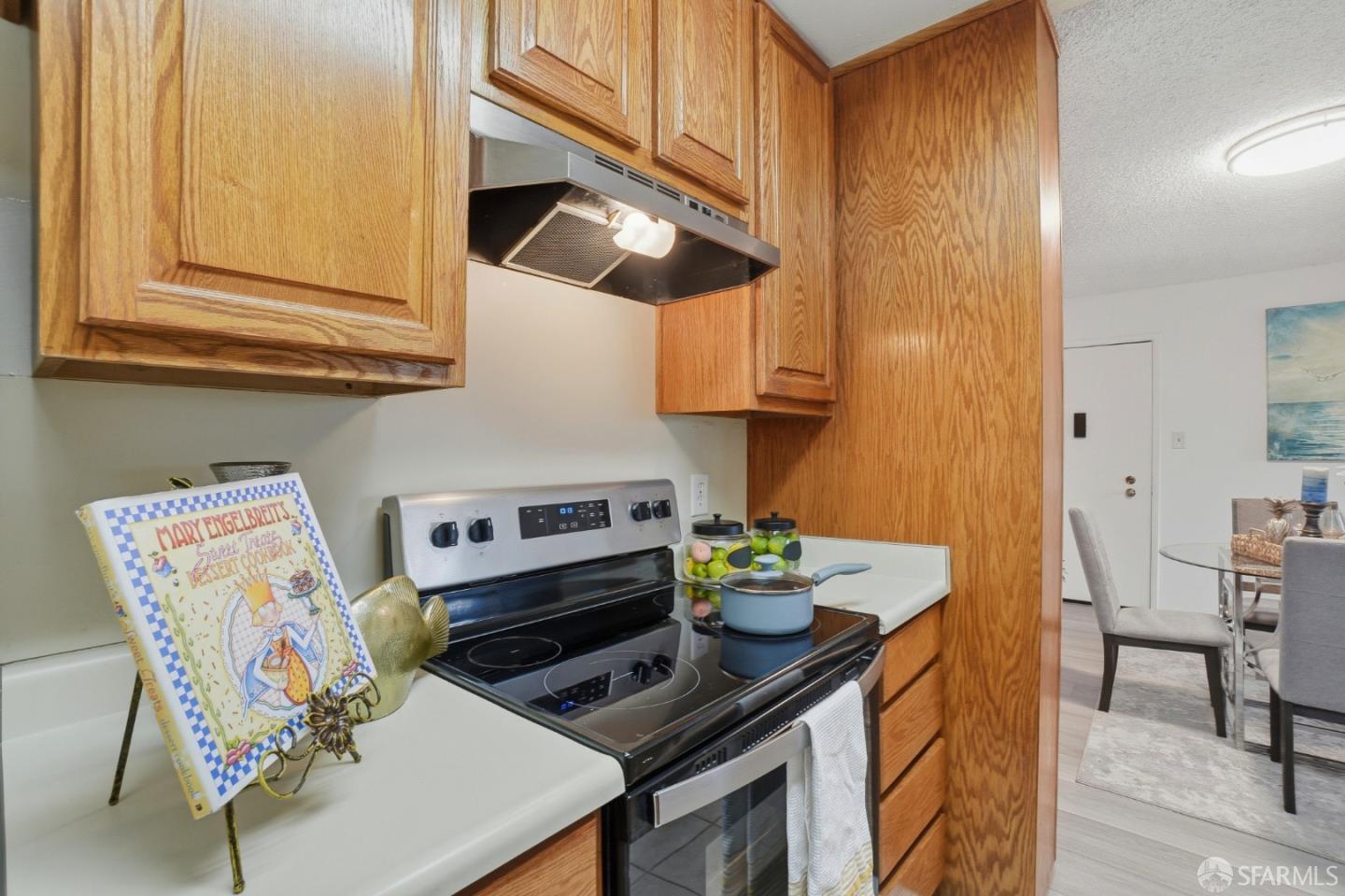 Detail Gallery Image 9 of 26 For 101 Piccadilly Pl #D,  San Bruno,  CA 94066 - 2 Beds | 1 Baths