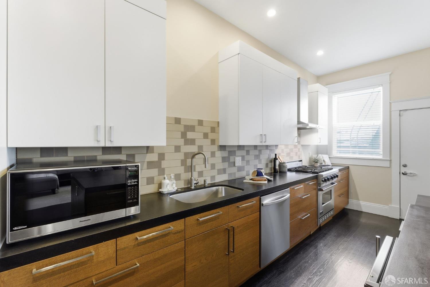 Detail Gallery Image 13 of 41 For 471 South Van Ness Ave, San Francisco,  CA 94103 - 4 Beds | 3 Baths