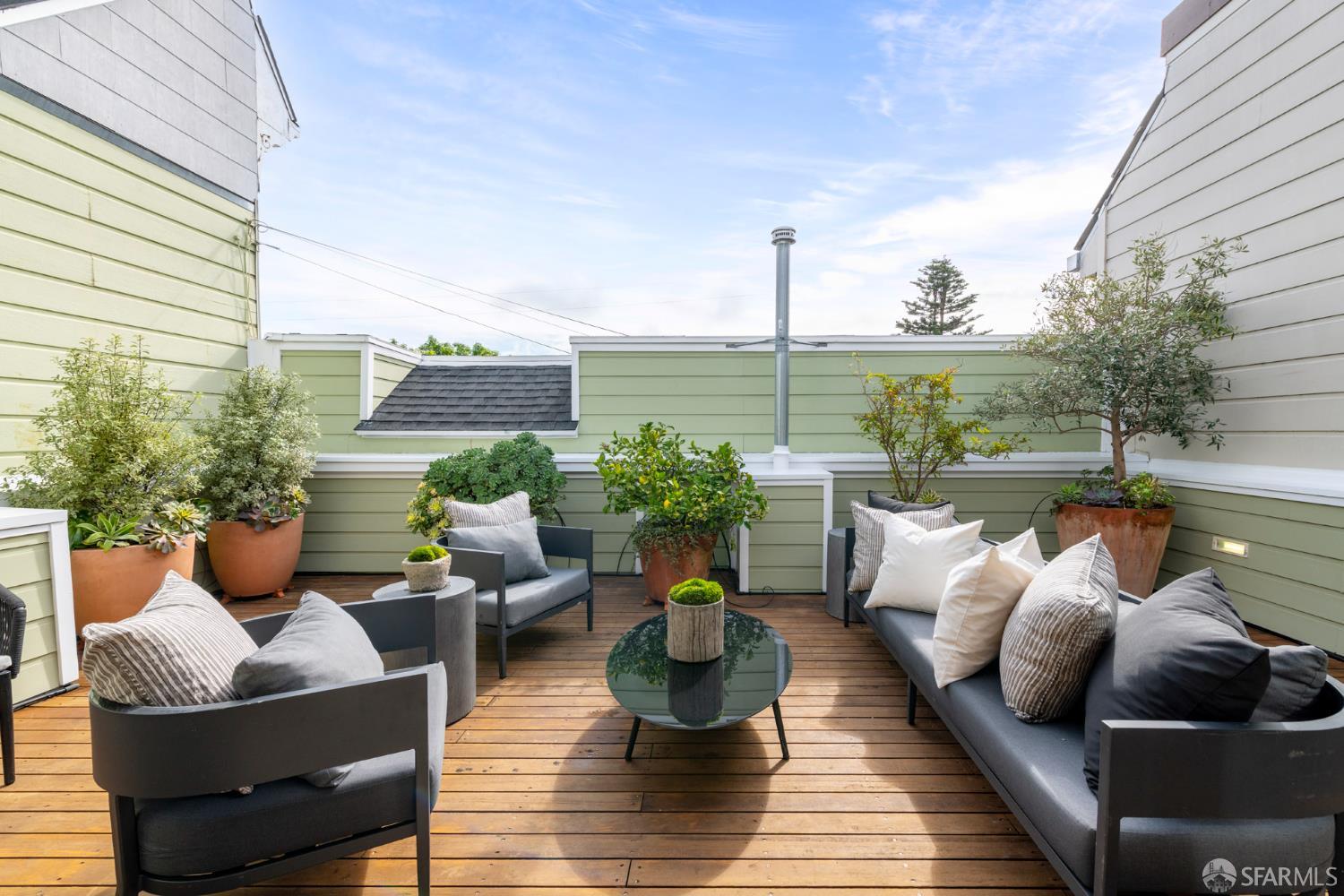 Detail Gallery Image 33 of 41 For 70 Valley St, San Francisco,  CA 94110 - 3 Beds | 2/1 Baths