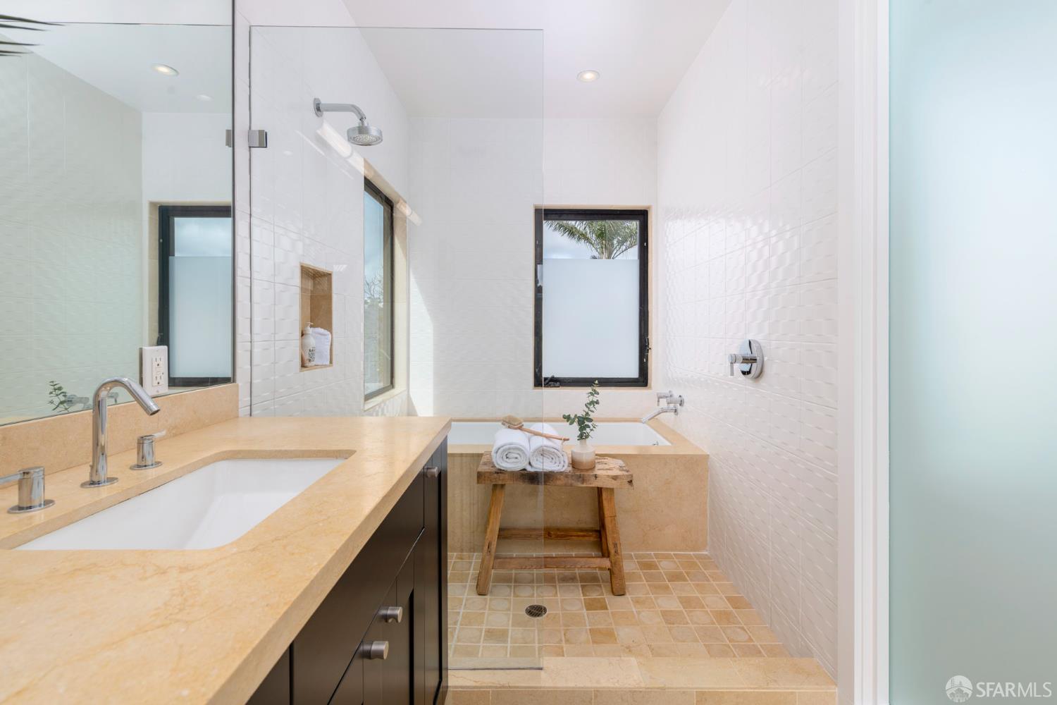 Detail Gallery Image 39 of 41 For 70 Valley St, San Francisco,  CA 94110 - 3 Beds | 2/1 Baths