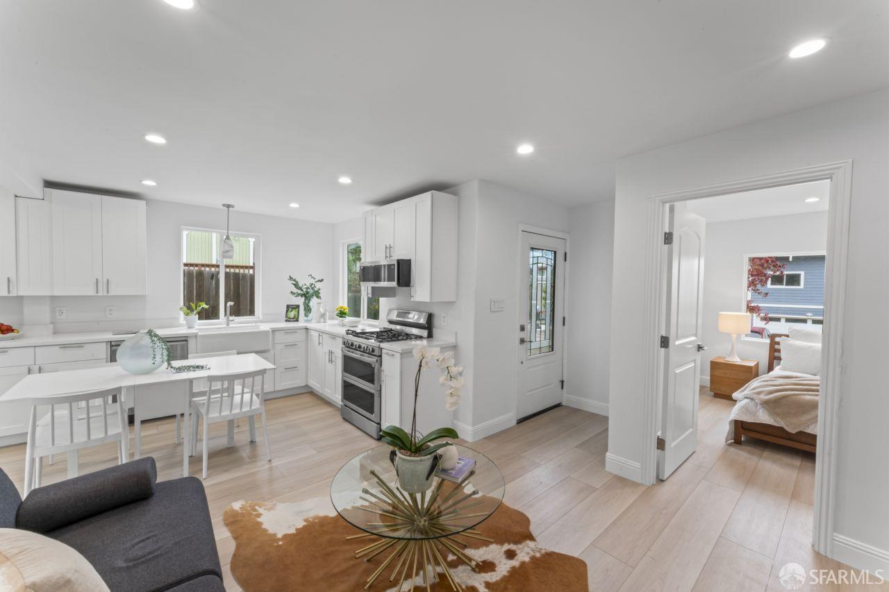 Detail Gallery Image 3 of 22 For 335 Monterey St, Brisbane,  CA 94005 - 2 Beds | 1 Baths