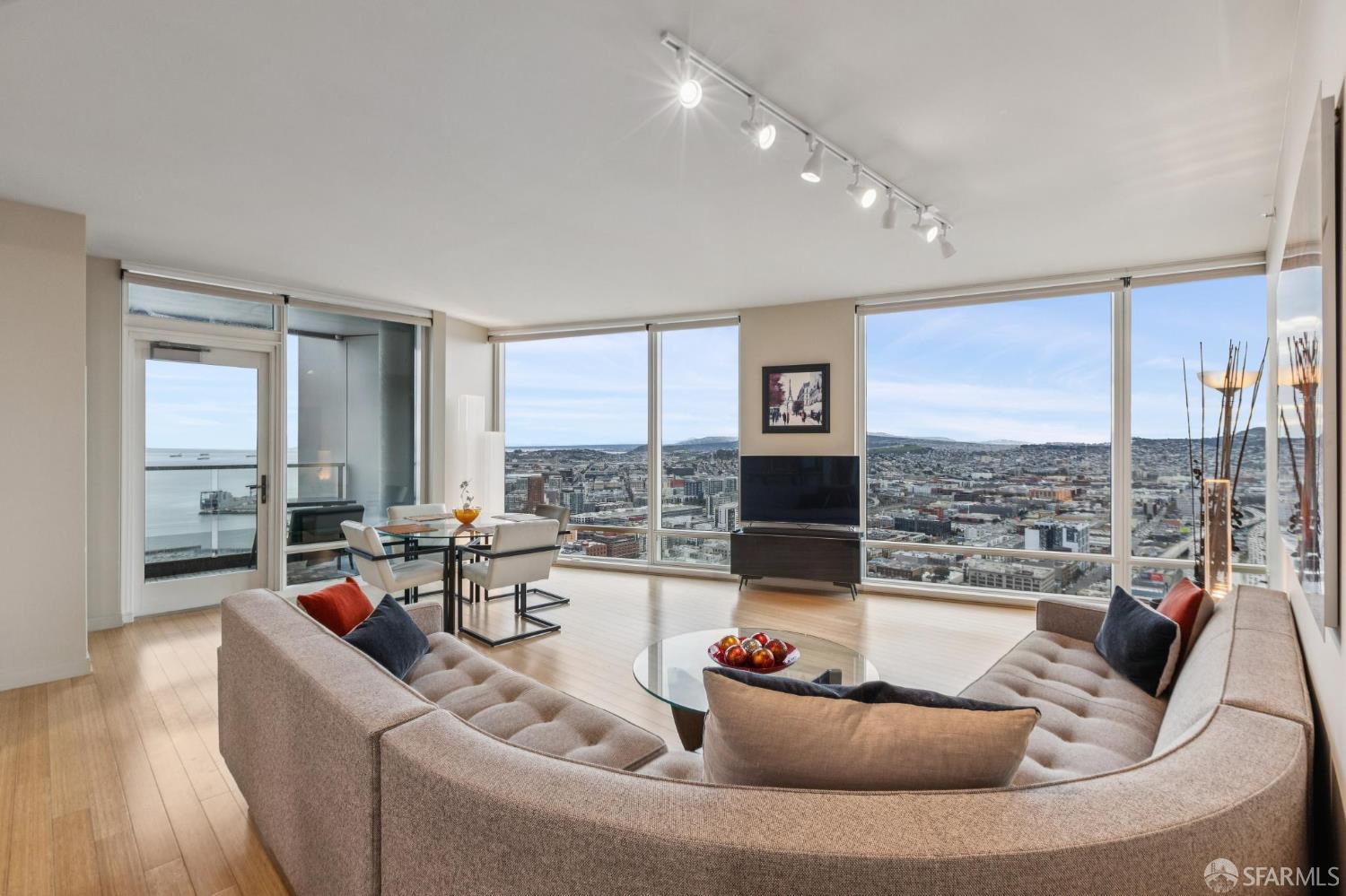 Detail Gallery Image 3 of 50 For 425 1st St #4103,  San Francisco,  CA 94105 - 2 Beds | 2 Baths