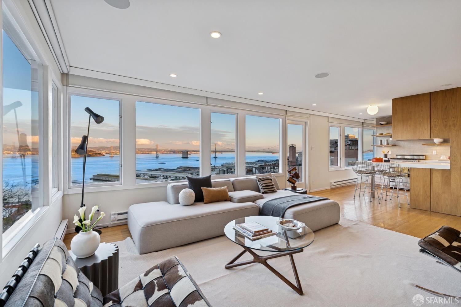 Detail Gallery Image 4 of 47 For 333 Greenwich St #3,  San Francisco,  CA 94133 - 2 Beds | 2 Baths