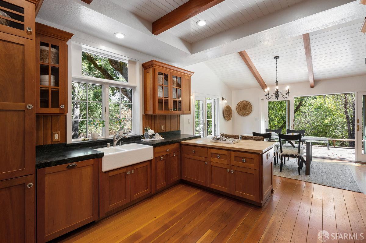 Detail Gallery Image 10 of 69 For 5262 Alhambra Valley Rd, Martinez,  CA 94553 - 5 Beds | 3/1 Baths