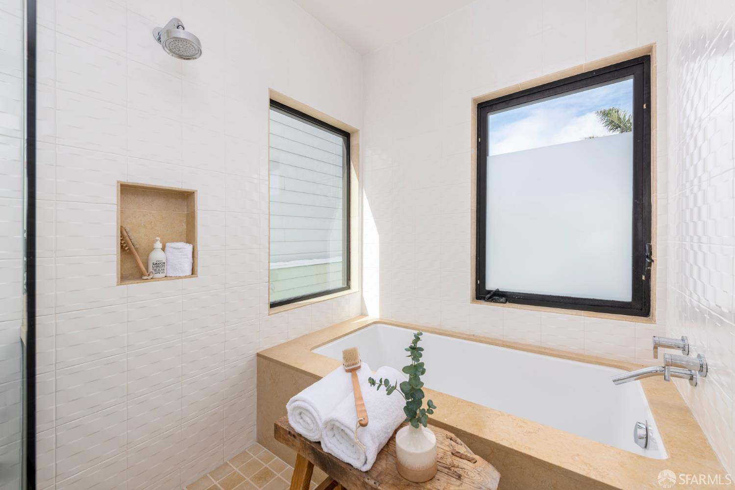 Detail Gallery Image 40 of 41 For 70 Valley St, San Francisco,  CA 94110 - 3 Beds | 2/1 Baths