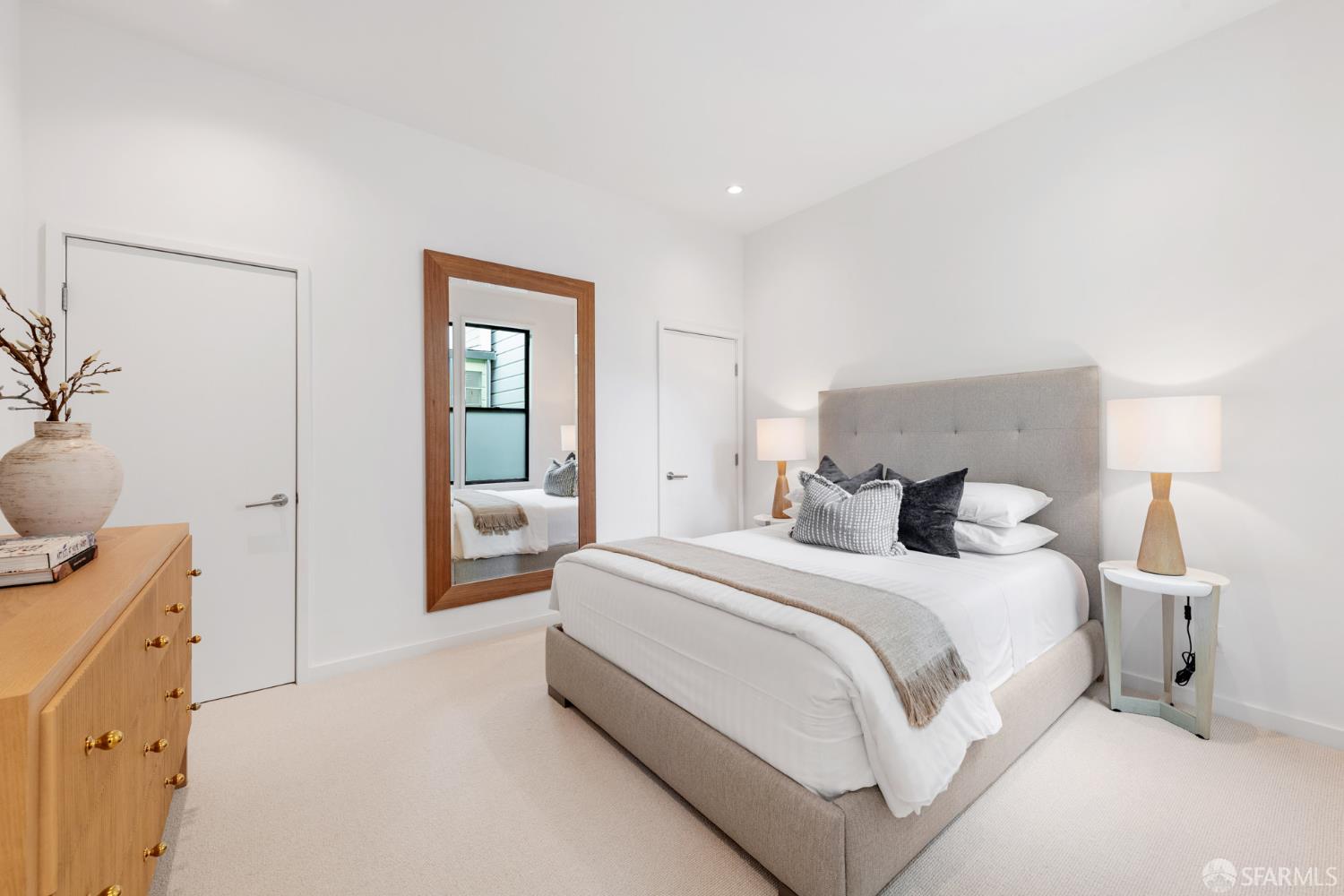 Detail Gallery Image 23 of 41 For 70 Valley St, San Francisco,  CA 94110 - 3 Beds | 2/1 Baths