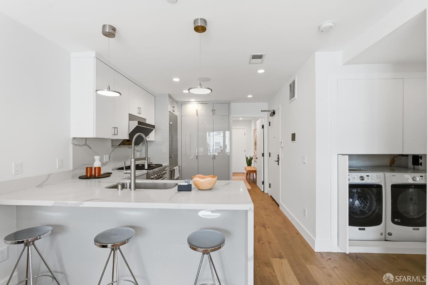 Detail Gallery Image 8 of 32 For 4171 24th St #201,  San Francisco,  CA 94114 - 2 Beds | 1 Baths