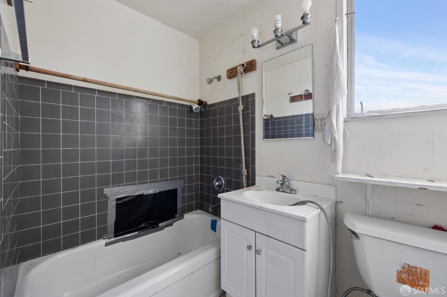 Detail Gallery Image 16 of 20 For 60 Rockford Ave, Daly City,  CA 94015 - 3 Beds | 1/1 Baths