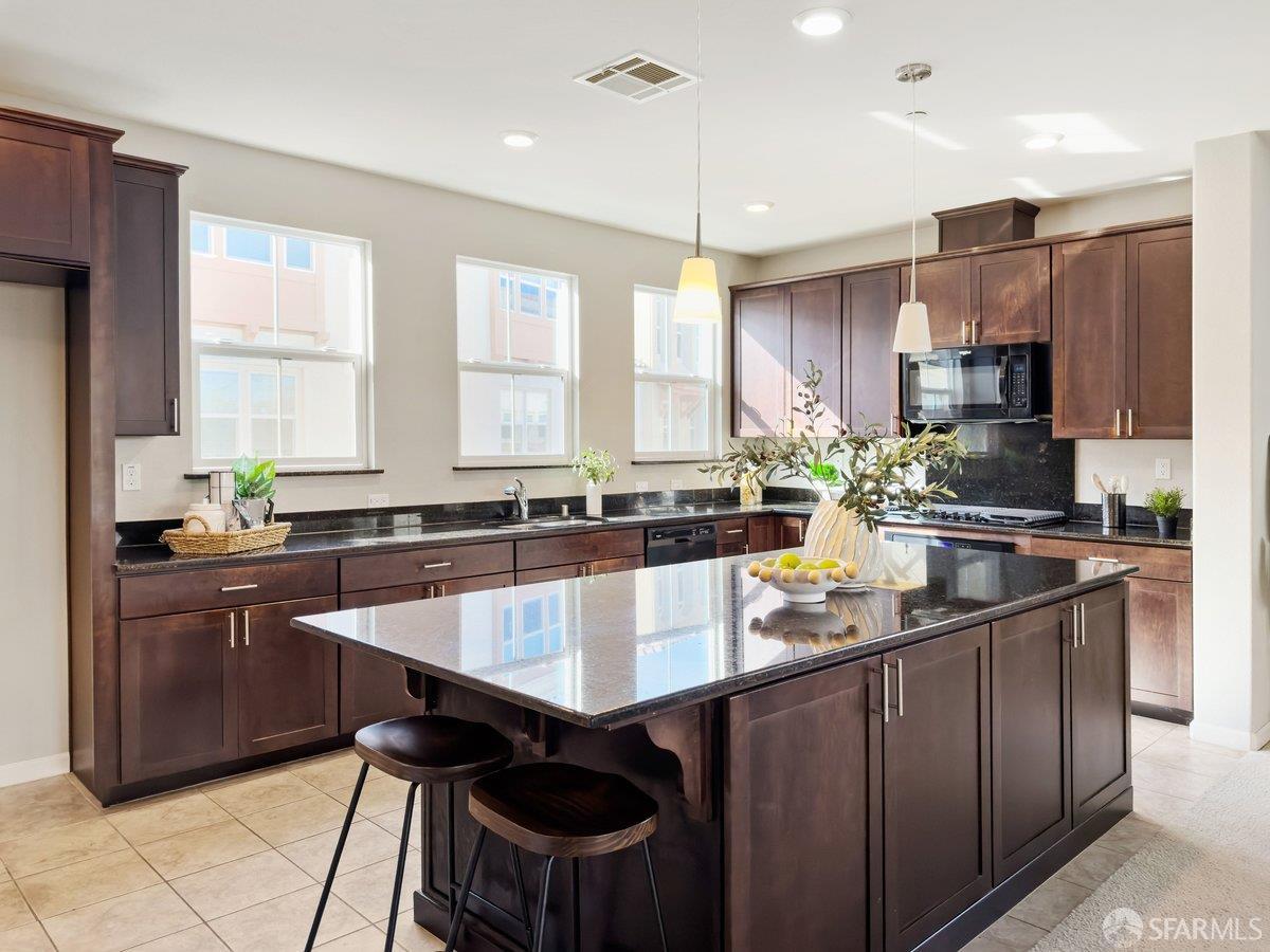 Detail Gallery Image 10 of 45 For 1017 Ocean View Ave, Daly City,  CA 94014 - 3 Beds | 2/1 Baths