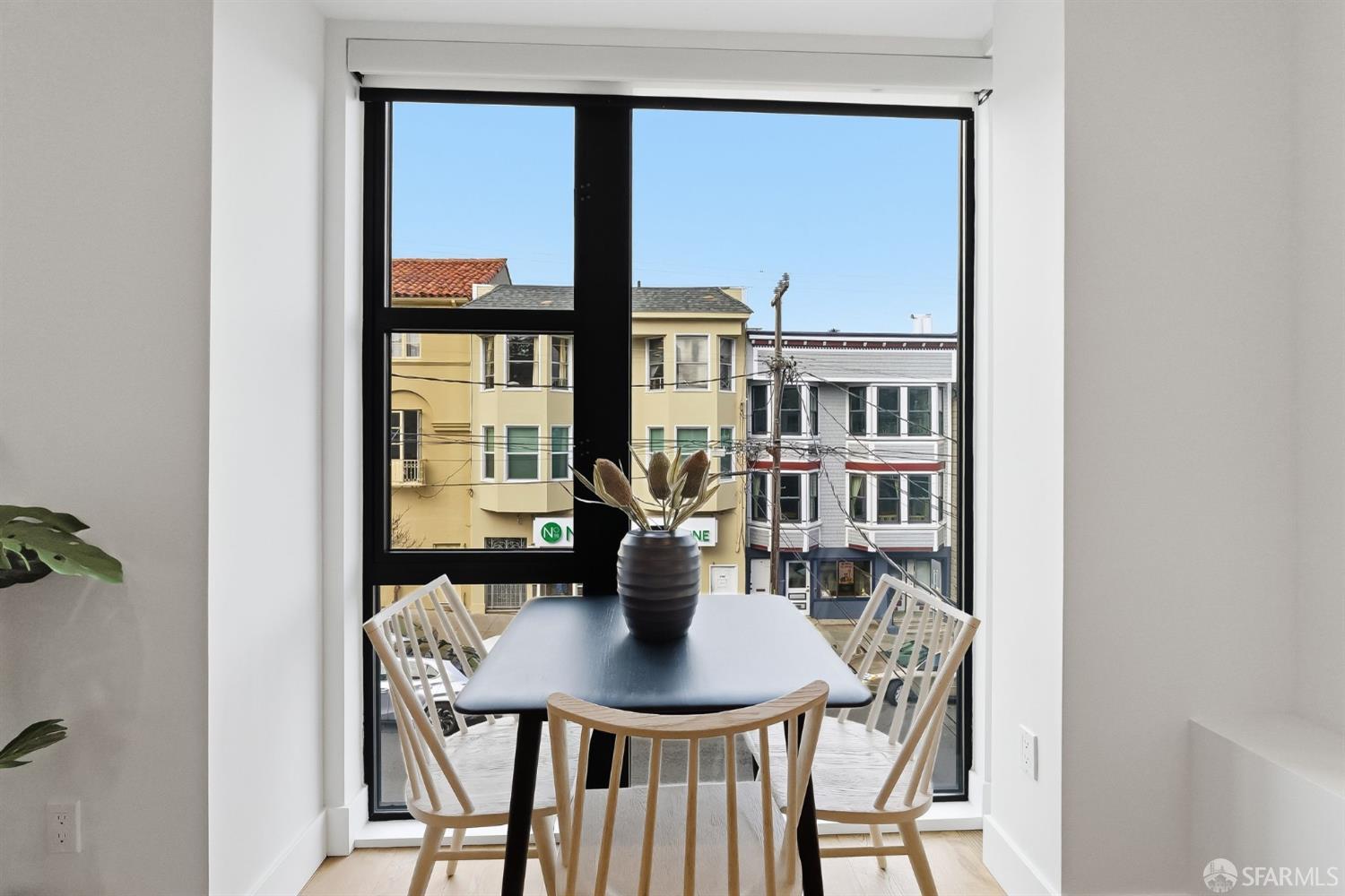 Detail Gallery Image 4 of 32 For 4171 24th St #201,  San Francisco,  CA 94114 - 2 Beds | 1 Baths
