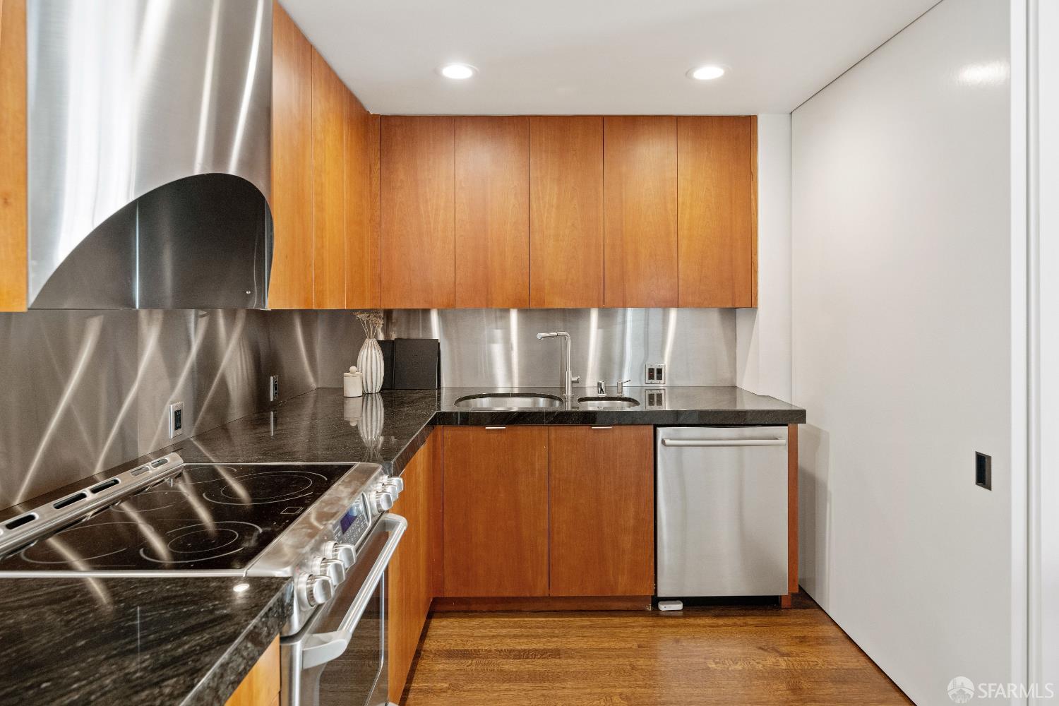 Detail Gallery Image 11 of 40 For 1333 Jones St #502,  San Francisco,  CA 94109 - 2 Beds | 2 Baths