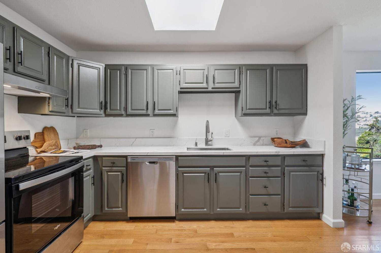 Detail Gallery Image 26 of 81 For 250 Peralta Ave, San Francisco,  CA 94110 - 4 Beds | 3 Baths