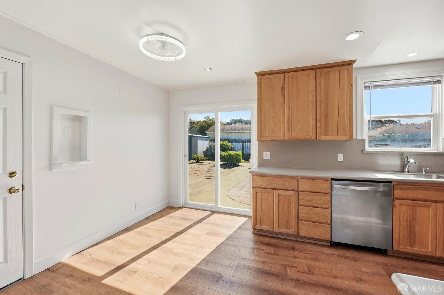 Detail Gallery Image 20 of 35 For 216 Avalon Dr, Pacifica,  CA 94044 - 2 Beds | 1 Baths