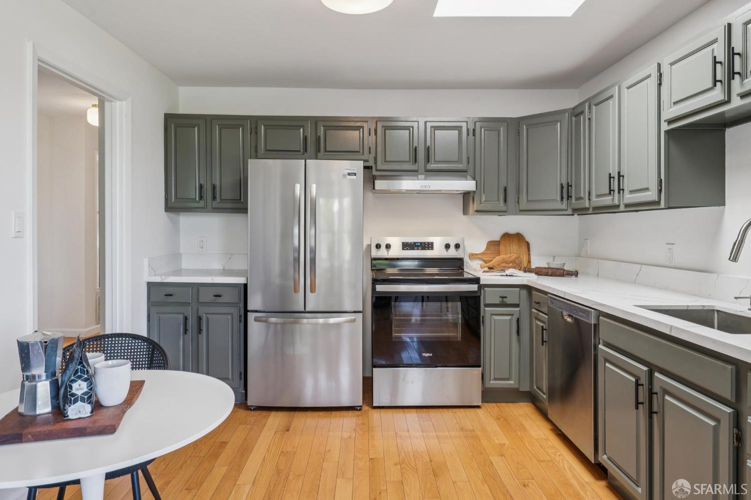 Detail Gallery Image 25 of 81 For 250 Peralta Ave, San Francisco,  CA 94110 - 4 Beds | 3 Baths